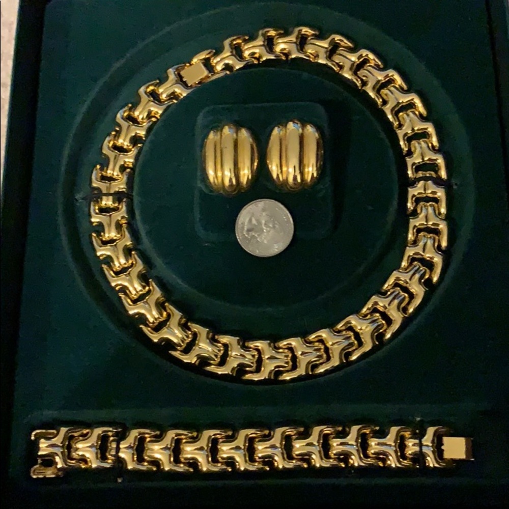 Gold Tone Necklace, Bracelet, and Earrings Set